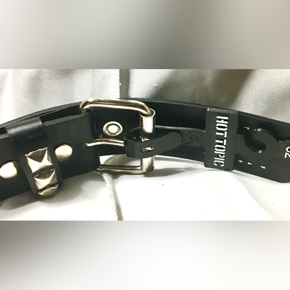 Hot topic triple studded striped metal buckle belt - Picture 3 of 5